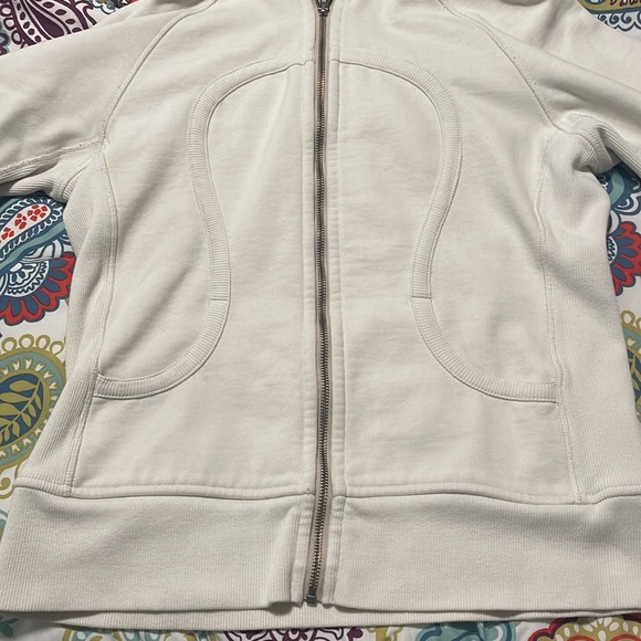 Lululemon scuba jacket. In good condition, no holes no rips no tears. - Picture 3 of 6